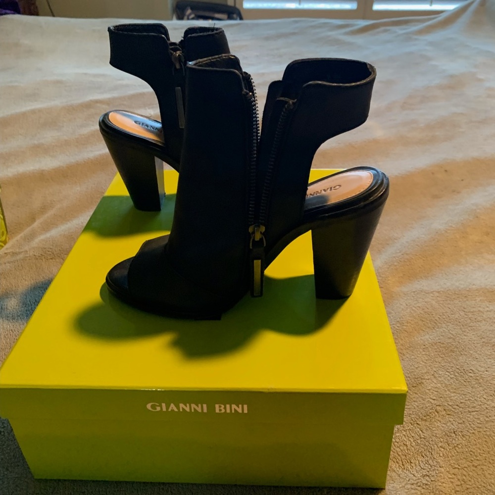 Gianni Bini, newer and barely worn. Size 6.5